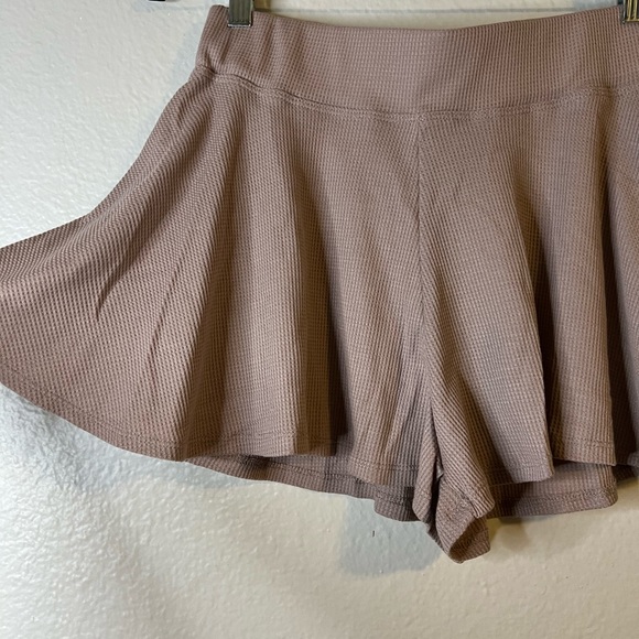 ROW A Flutter Thermal Shorts Lounge Flounce Natural Tan NWT Medium - Picture 3 of 5
